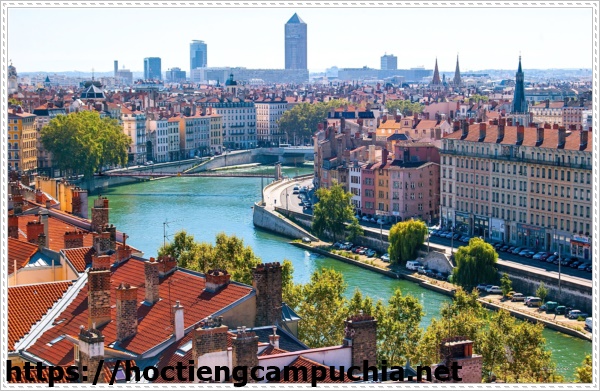 Du học Ph&aacute;p chương tr&igrave;nh đ&agrave;o tạo bằng tiếng Anh