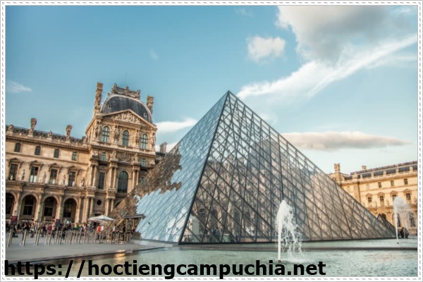 Tham quan bảo t&agrave;ng khi đi du học Ph&aacute;p