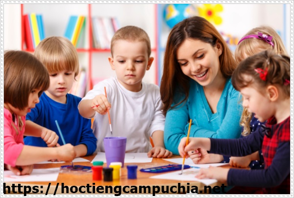 Du học sinh Ph&aacute;p l&agrave;m c&ocirc;ng việc tr&ocirc;ng giữ trẻ