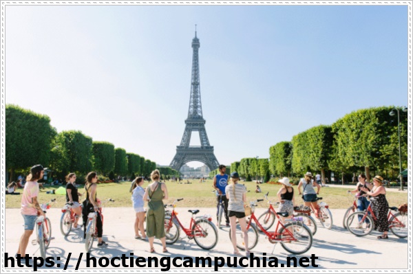 L&agrave;m th&ecirc;m khi du học Ph&aacute;p từ nghề phục vụ