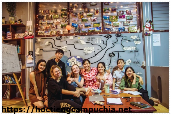 Tự học tiếng Ph&aacute;p cần tham gia học nh&oacute;m để giao tiếp