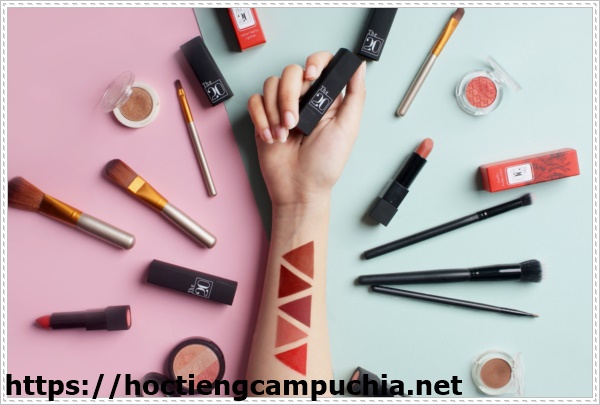 Bạn n&ecirc;ng mang theo mỹ phẩm khi du học Ph&aacute;p