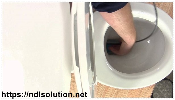 c&aacute;ch xử l&yacute; m&ugrave;i h&ocirc;i nh&agrave; vệ sinh bằng bột th&ocirc;ng cống