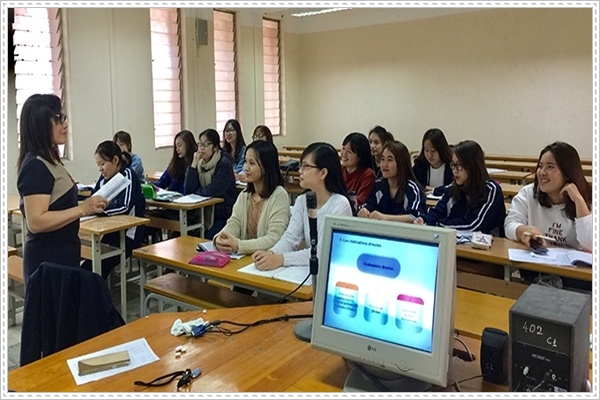 Kh&oacute;a học tại khoa Ph&aacute;p trường đại học H&agrave; Nội