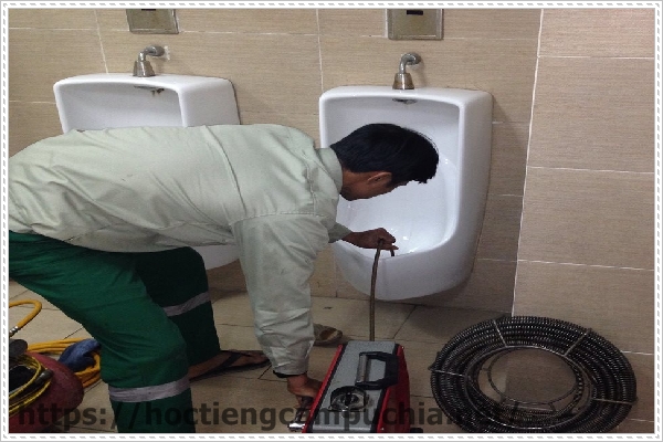 C&aacute;ch th&ocirc;ng bồn cầu nghẹt đơn giản