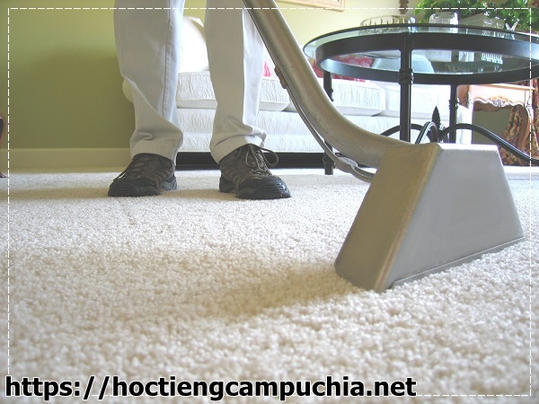 C&aacute;ch vệ sinh thảm s&agrave;n nh&agrave; bằng m&aacute;y h&uacute;t bụi