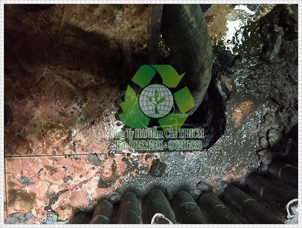 Xử l&yacute; bồn rửa ch&eacute;n.