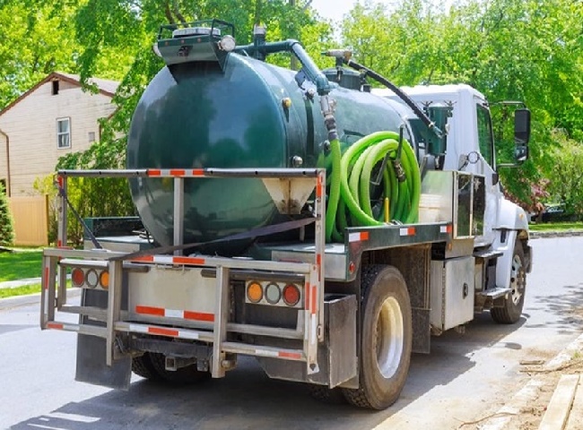 Đơn vị rút hầm cầu huyện Nhà Bè cho biết lý do hầm bị đầy