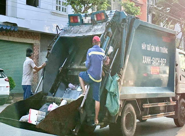 ​Dịch vụ thu gom r&aacute;c thải sinh hoạt