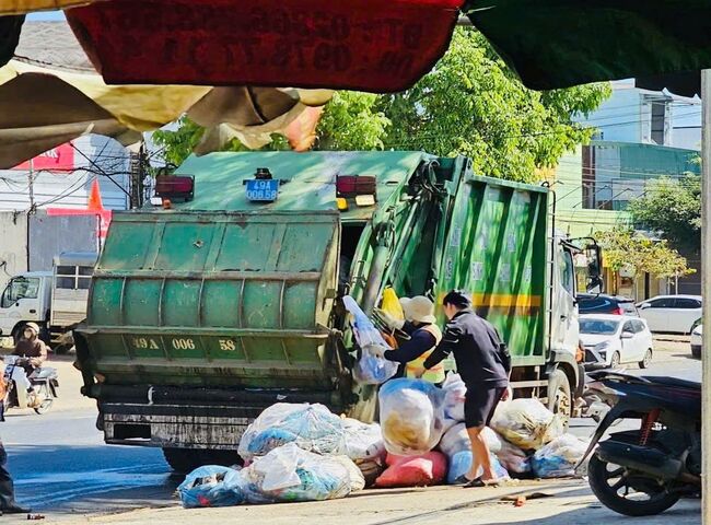 Dịch vụ thu gom r&aacute;c thải sinh hoạt nhận thu gom rất nhiều loại r&aacute;c thải